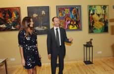 Birinci xanım Mehriban Əliyeva Berlindəki "Berlin-Baku-Galeri" sərgi salonunda və Azərbaycanın Almaniyadakı səfirliyində olub (FOTO)